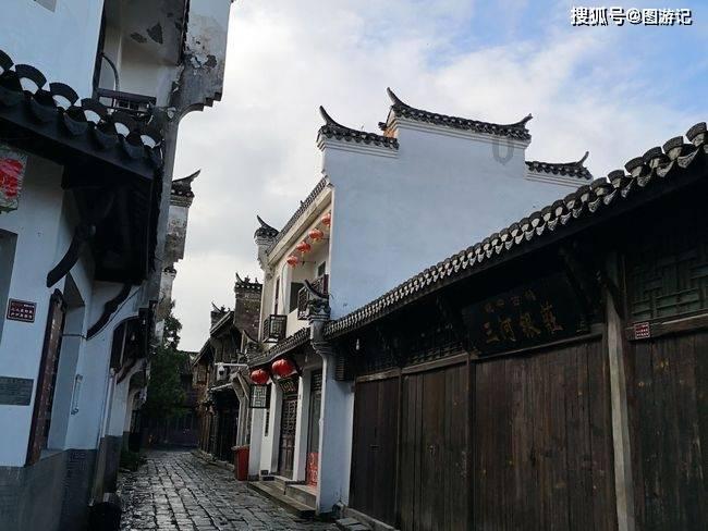 工作后，还能通过哪些途径提升自己？哪些技能是当前职场中的「加分项」？游戏画面